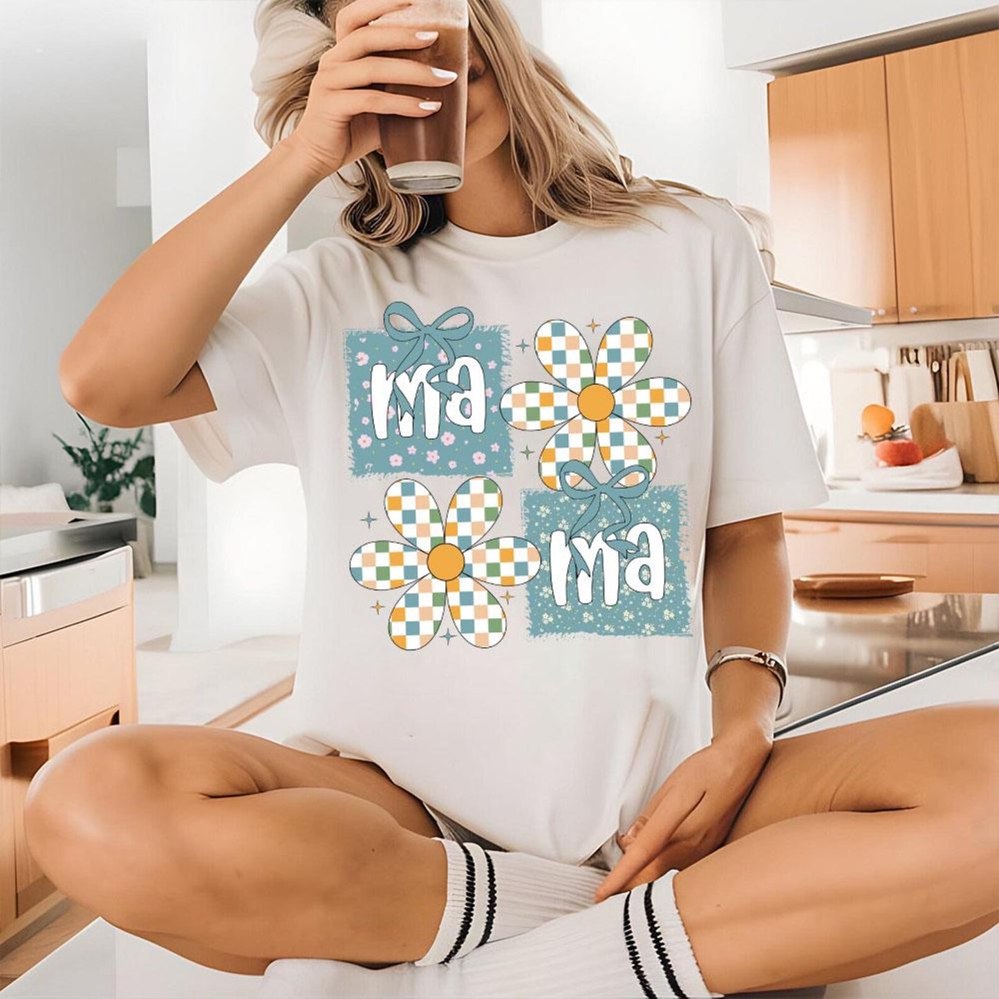 Mama Checkered Daisy Sand Tee